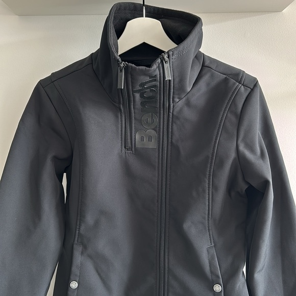 Bench Women's Black Jacket in good condition πποΈ - Picture 2 of 9